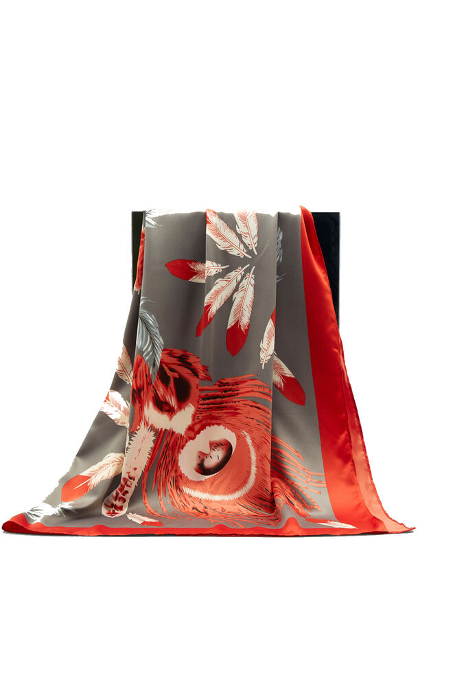 Lenço, €29,99, Cortefiel