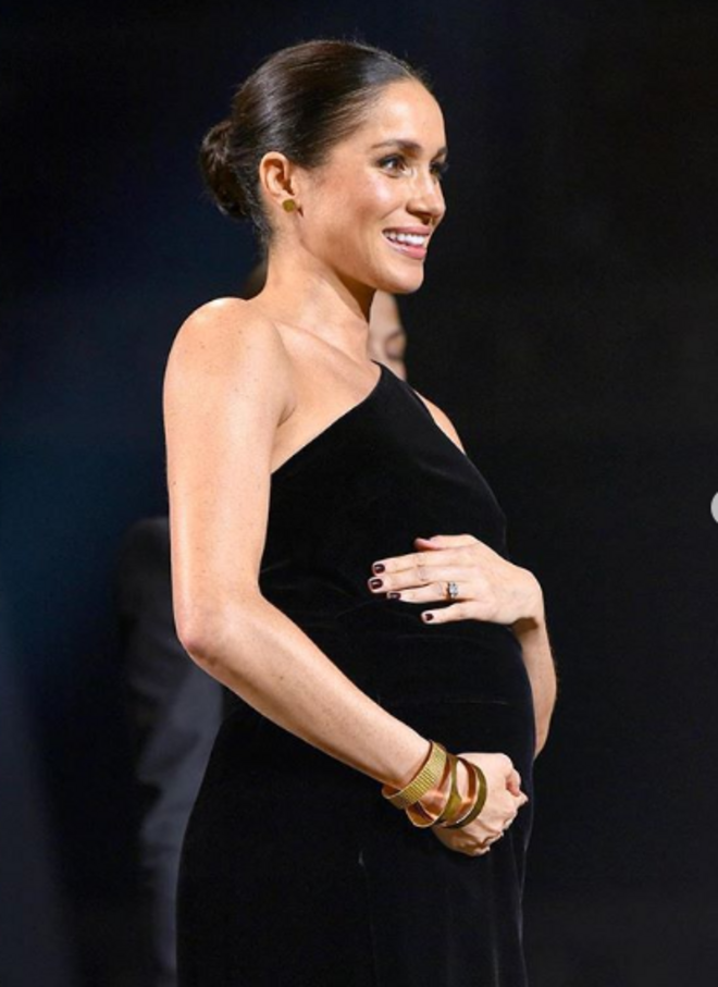 Meghan Markle mostrou a barriga no vestido Givenchy