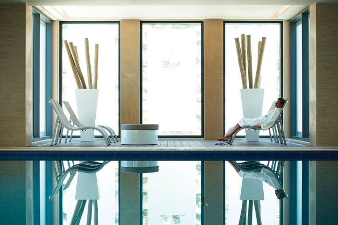 Pack Natal Aqua Relax com 1 voucher para Duche Massagem Vichy + 1 Hidromassagem ou Duche Jato + acesso à Piscina Dinâmica (sauna, hammam, banho turco, jacuzzi), €49, Estoril Wellness Center