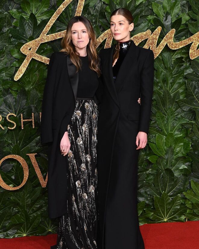 Clare Keller e Rosamund Pike