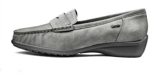 Sapatos, €99,50, Ara