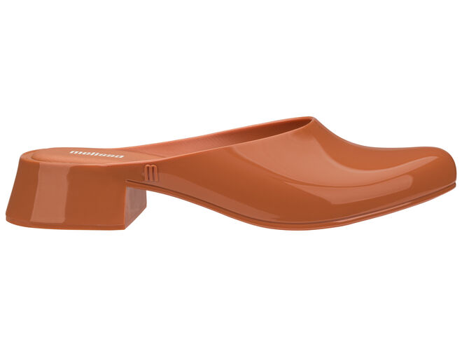 Sandálias, €60, Melissa