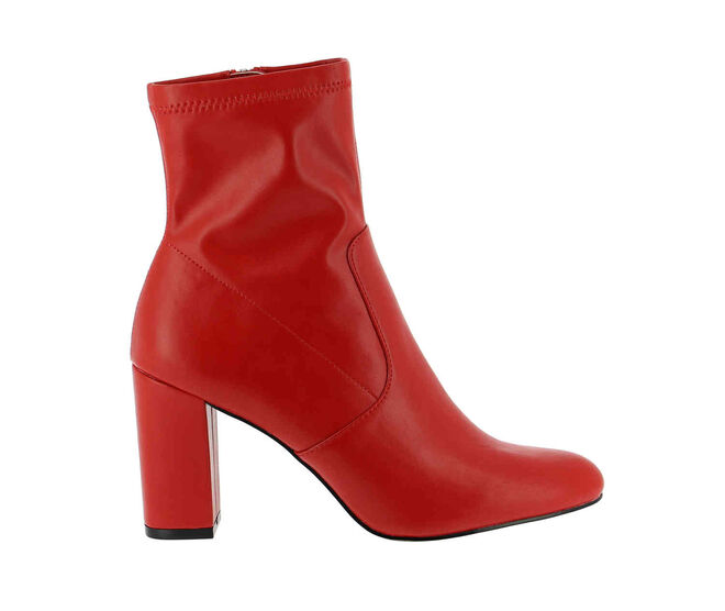 Saltos, €79, Steve Madden