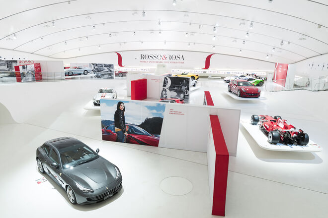 Il Rosso & Il Rosa, Women and Ferrari the Untold Story, no Museu Enzo Ferrari, em Modena.