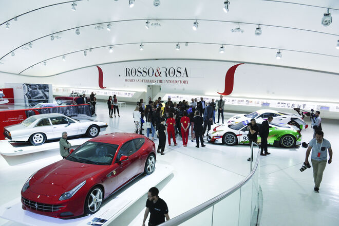 Il Rosso & Il Rosa, Women and Ferrari the Untold Story, no Museu Enzo Ferrari, em Modena.