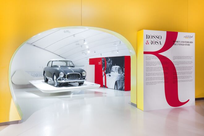 Il Rosso & Il Rosa, Women and Ferrari the Untold Story, no Museu Enzo Ferrari, em Modena.