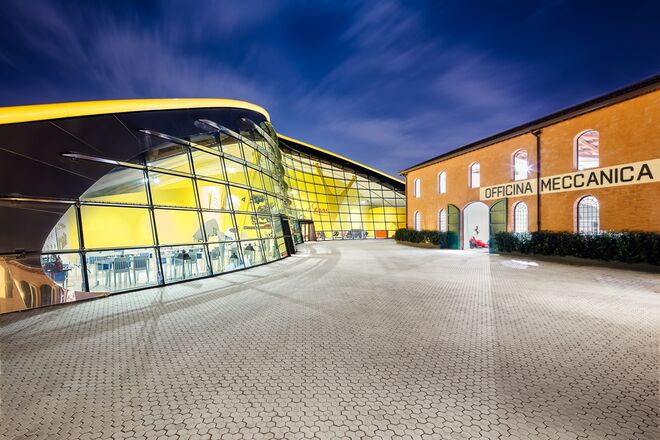 O Museu Enzo Ferrari, em Modena.
