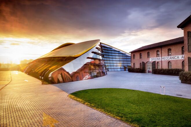 O Museu Enzo Ferrari, em Modena.