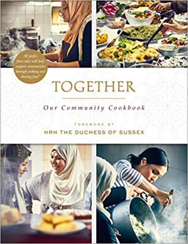 8. Livro de cozinha de Meghan Markle. O livro Together – Our Community Cookbook é um projecto solidário da duquesa de Sussex, Meghan Markle, com as comunidades de Grenfell Tower, em Londres. Da editora Penguin, aproximadamente €11 em www.penguin.co.uk. Veja mais www.royalfoundation.com/project/together-cookbook