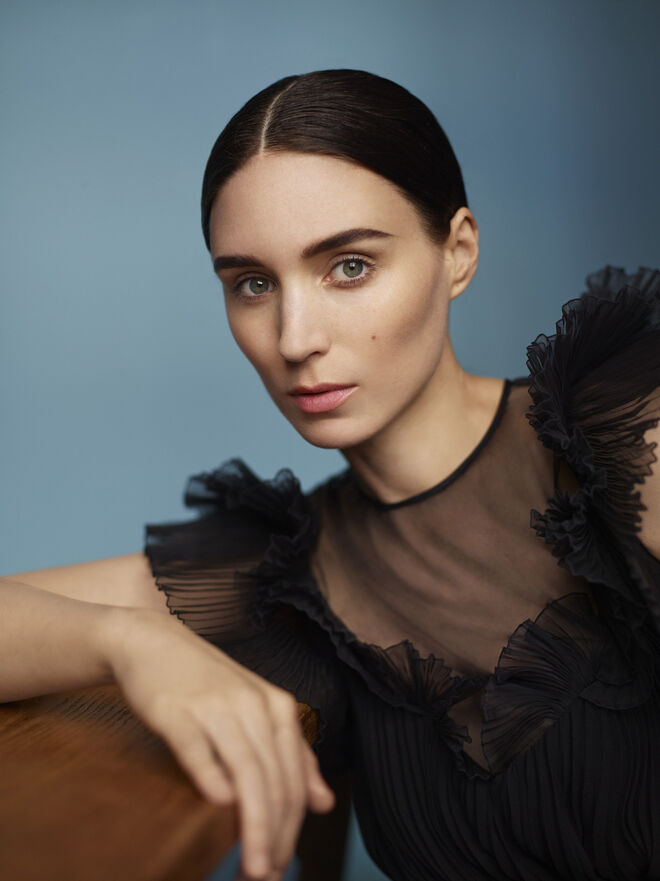 A atriz Rooney Mara é o rosto do perfume L'Interdit, de Givenchy.
