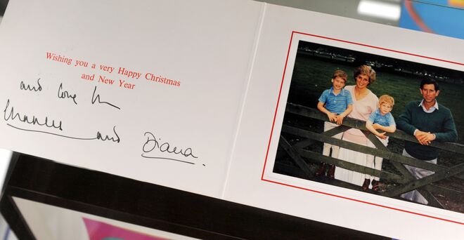 1988 | Postal de Natal da Princesa Diana e do Príncipe Carlos com os respetivos filhos, William e Harry.