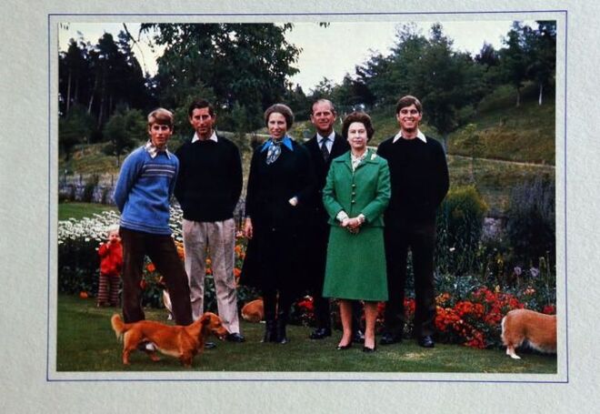 1979 | Os príncipes Eduardo, Carlos e André com os pais, Isabel II e príncipe Philip