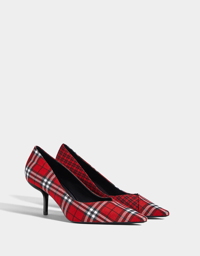 Sapatos, €25,99, Bershka 