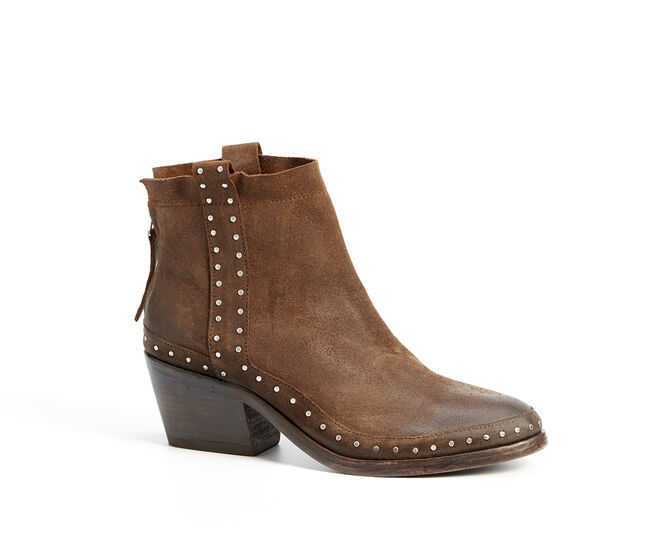 Botas em pele, €179,90, XUZ