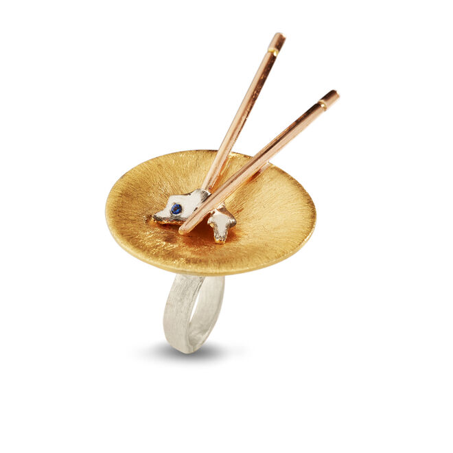 Eat me if you can Miss Shanghai Gold Ring, €510, Leonor Silva, no MAAT