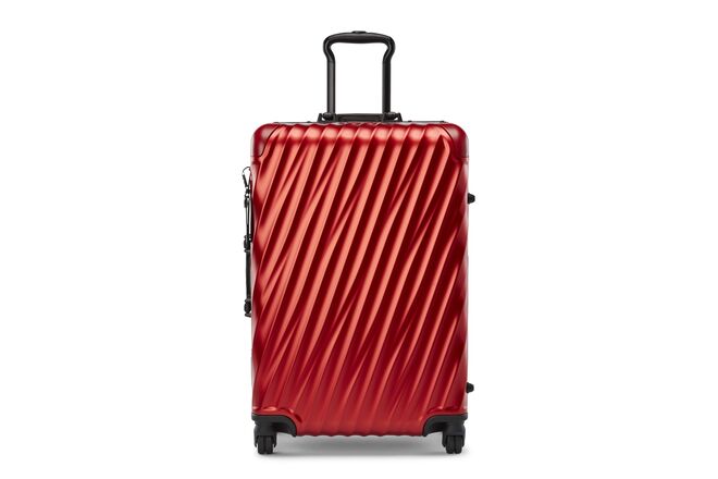 Short Trip Packing Case modelo 19 Degree Aluminium Ember, €995, Tumi