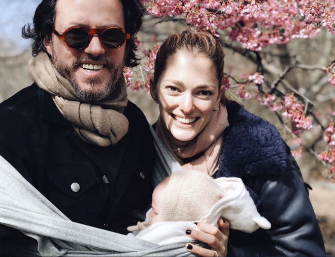 Sofia de Betak com a filha e o marido, Alexandre de Betak, em Junho de 2018.
