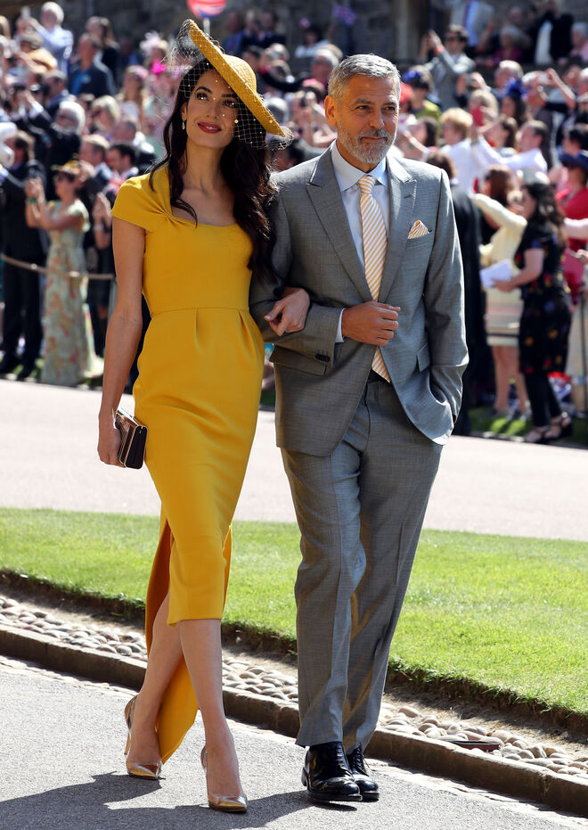 Amal, com um vestido de Stella McCartney, e George no Casamento Real de Meghan Markle e Príncipe Harry, em 2018
