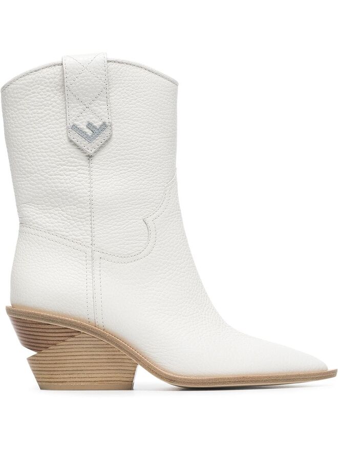 Botas, €950, Fendi 