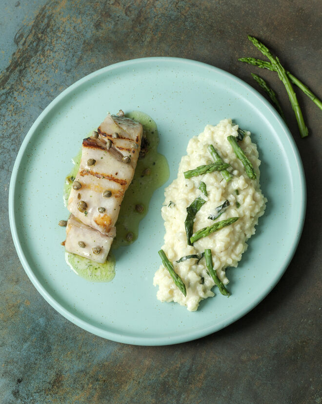Risotto de esparragos y pescado en salsa de alcaparras, no Segundo Muelle