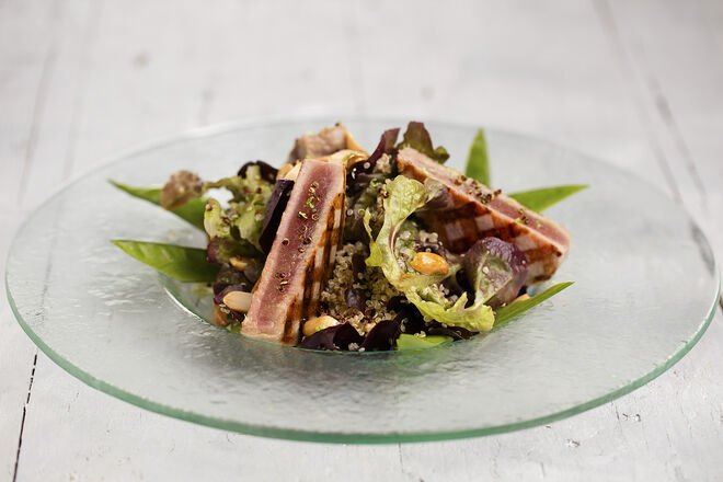 Ensalada de atún oriental, no Segundo Muelle