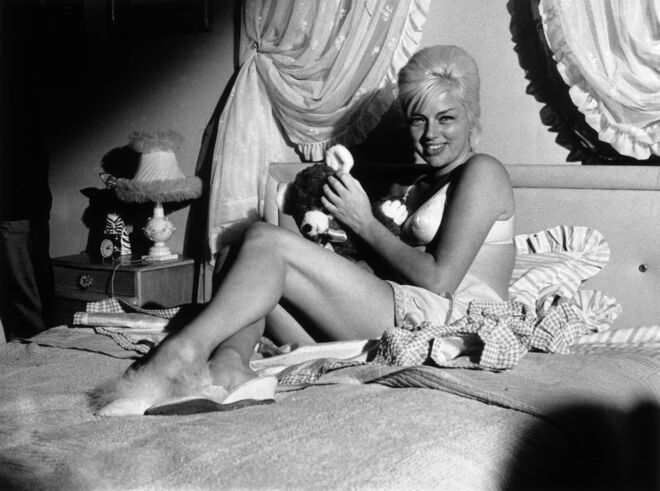 Diana Dors | janeiro de 1963 durante a realização do filme "West 11"