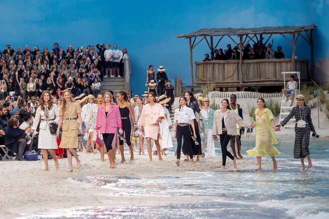 A praia da Chanel e o bailado da Dior