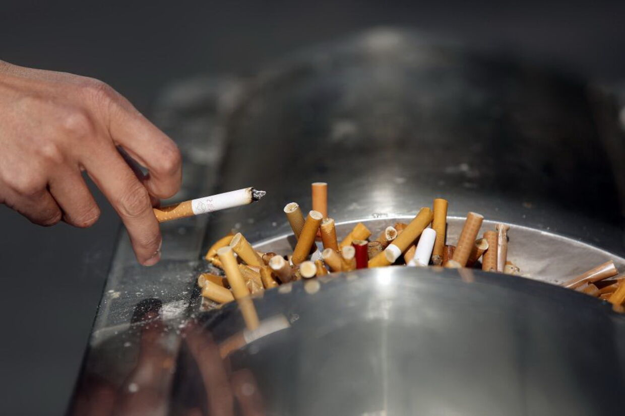 beatas, cigarros
