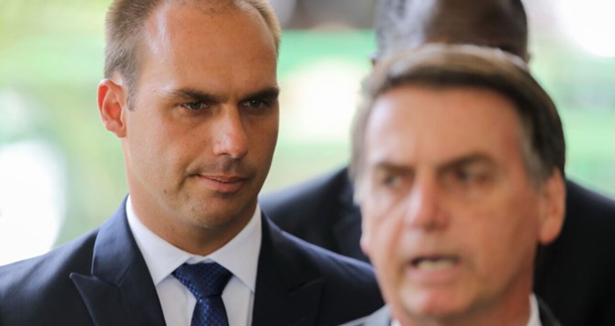 Filho de Bolsonaro não quer escolas a ensinarem feminismo