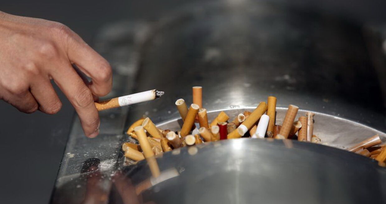 beatas, cigarros