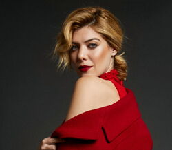 Raquel Strada: "Não nasci com um telemóvel na mão como algumas influenciadoras"