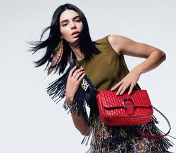 Kendall Jenner e o glamour dos anos 70