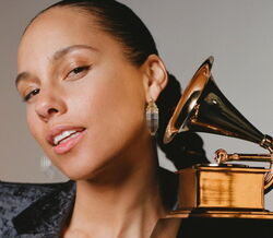Alicia Keys é a primeira mulher em 14 anos a apresentar os Grammys