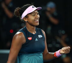 Pele da tenista Naomi Osaka clareada para um anúncio japonês