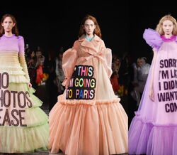 A irreverência de Viktor & Rolf na semana da moda de Paris