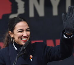 Alexandria Ocasio-Cortez revela a sua rotina de beleza