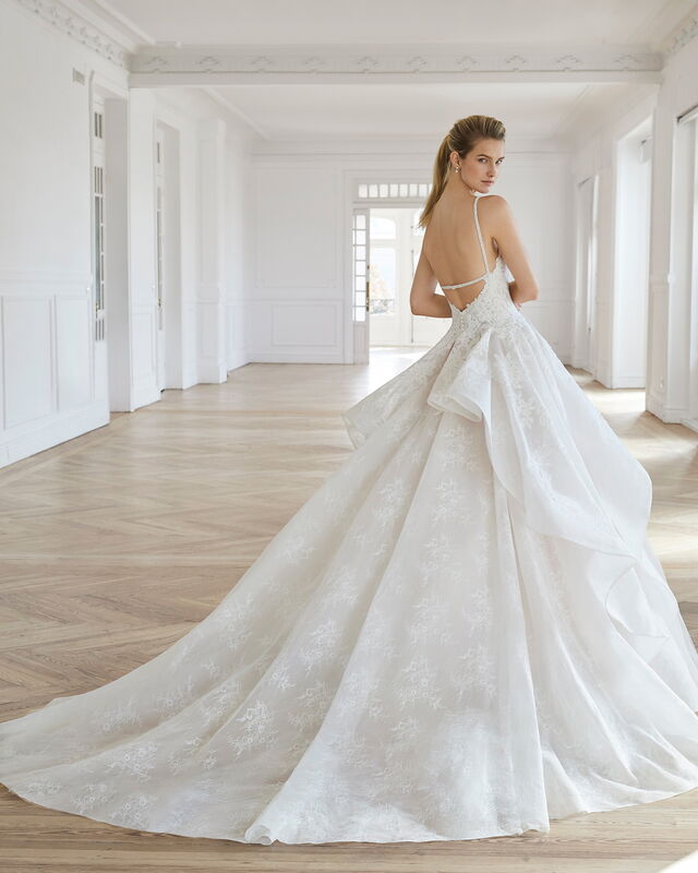 Leão (23 de julho – 22 de agosto) | Aire Barcelona, Estrella