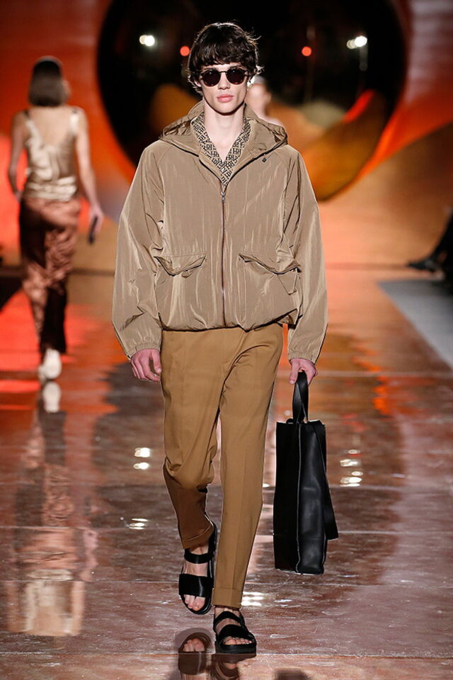 Desfile Pedro del Hierro primavera/verão 2019, na Mecedes-Benz Fashion Week Madrid.