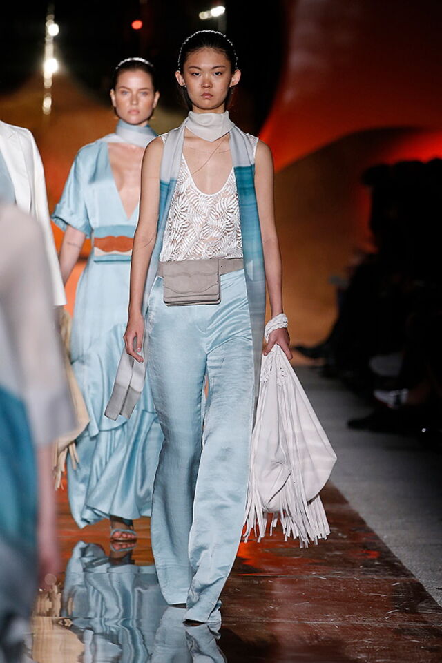 Desfile Pedro del Hierro primavera/verão 2019, na Mecedes-Benz Fashion Week Madrid.