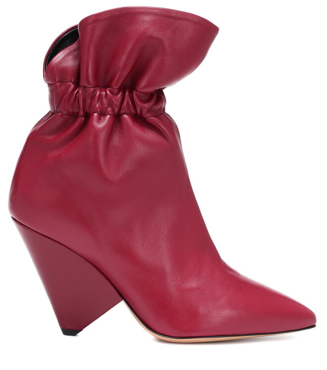 Botas, agora €479, Isabel Marant, em www.mytheresa.com