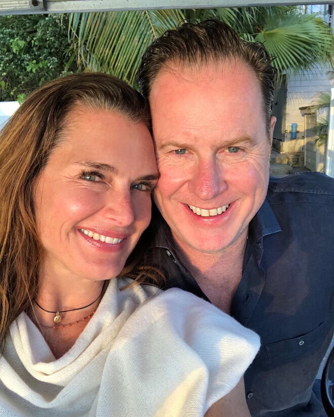 Brooke Shields e Chris Henchy | Juntos há 18 anos. Casaram em 2001, depois da célebre relação de Shields com o tenista Andre Agassi.