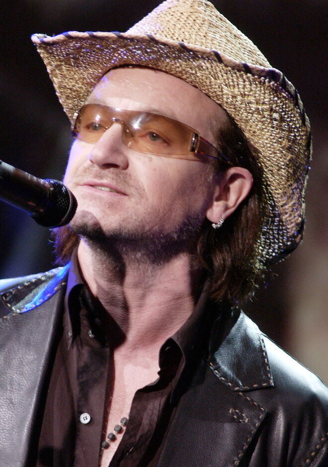 Imagine a seguinte situação: viaja de avião e esquece-se do seu chapéu a bordo. Solução? Gastar €1500 num bilhete de avião só para o seu chapéu regressar a casa. Sim, foi isso que Bono, vocalista dos U2 fez. 