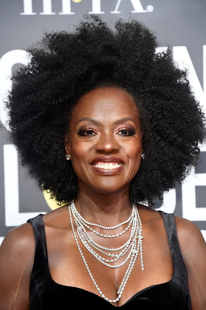 Viola Davis | Uma jornalista do The New York Times disse que Viola Davis não era tão bonita no sentido clássico quando comparada com outras mulheres de Hollywood. A atriz, vencedora de um Óscar, disse em entrevista ao programa de televisão norte-americano The View: “Eu acho que a beleza é subjetiva. Ouvi isso toda a minha vida. Não ter uma beleza clássica é um termo afetuoso para dizer feia.”  