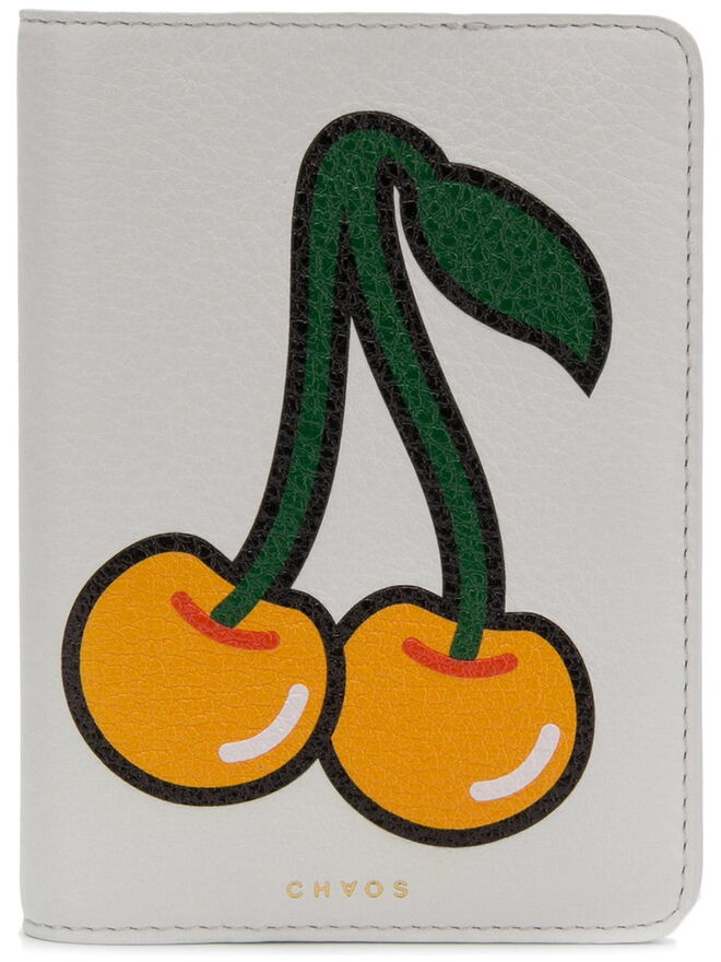 Capa para passaporte, €198, Chaos, em www.farfetch.com