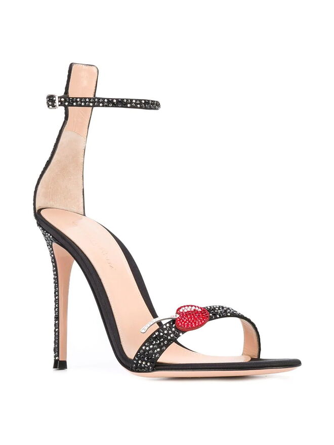 Sandálias, €1557, Gianvito Rossi, em www.farfetch.com