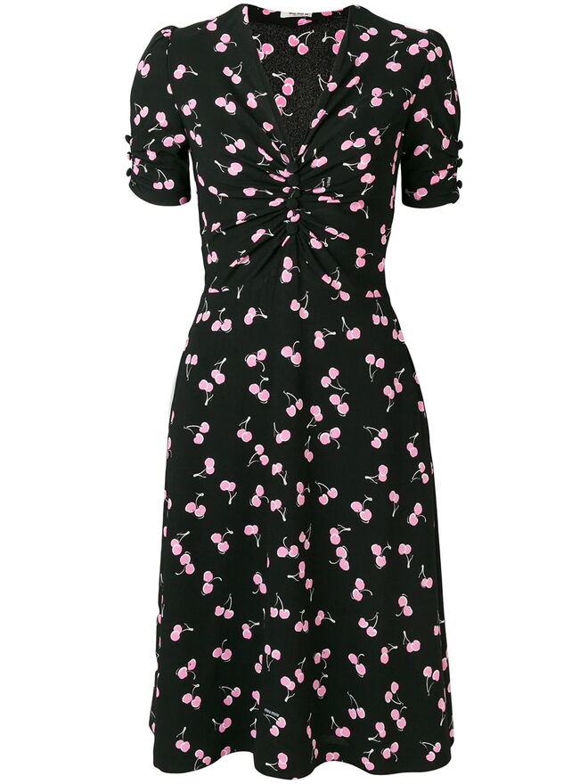 Vestido, €3704, Miu Miu, em www.farfetch.com