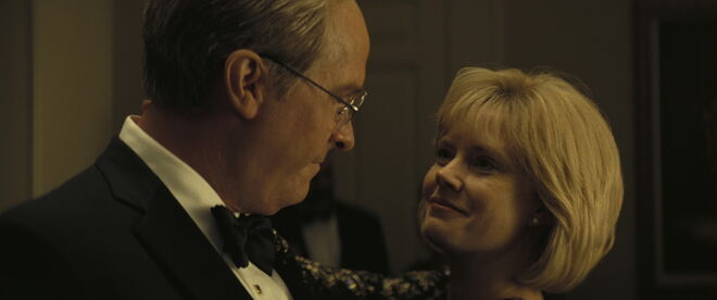 O filme ‒ que foi o preferido nos Globos de Ouro, tendo sido indicado para seis nomeações ‒ conta com Amy Adams no papel de Lynne Cheney, a não menos manipuladora mulher de Cheney. Estreia a 14.