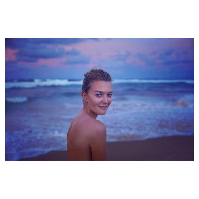 Fotografada por Mario Sorrenti numa praia em Barbados, para a revista Vanity Fair espanhola