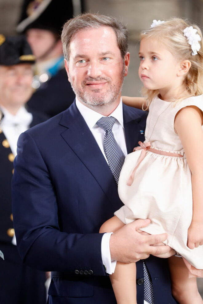 Princesa Leonore da Suécia | Tem quatro anos e é a filha mias velha da Princesa Madalena da Suécia com Christopher O’Neill (na fotografia com o pai)