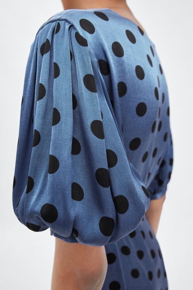 Vestido TRF, Zara | €39,95